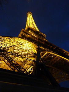 Man kan alltid drömma om utsikt över Eiffeltornet - men det kan bli svårt att få!