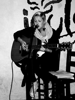 Spelning på baren Juuls i St. Julians