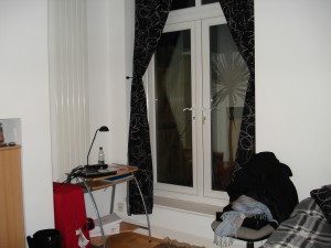 Efter några veckor hos min familj fick jag byta till ett större sovrum.
