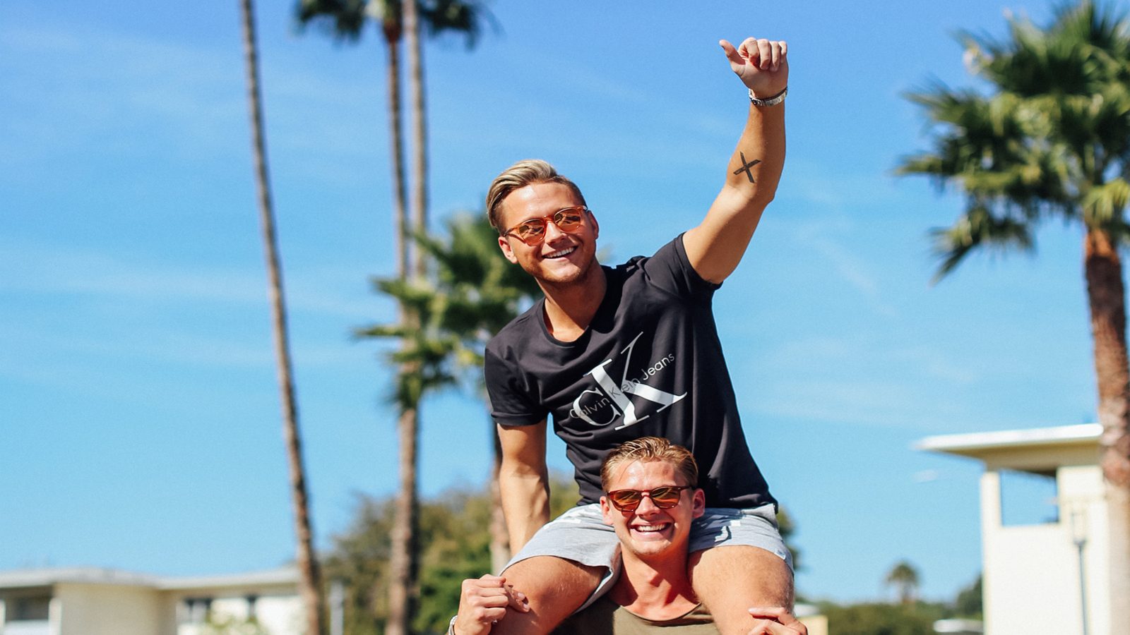 Viktor Frisk & Oskar Niklasson studerar utomlands på blueberry.nu