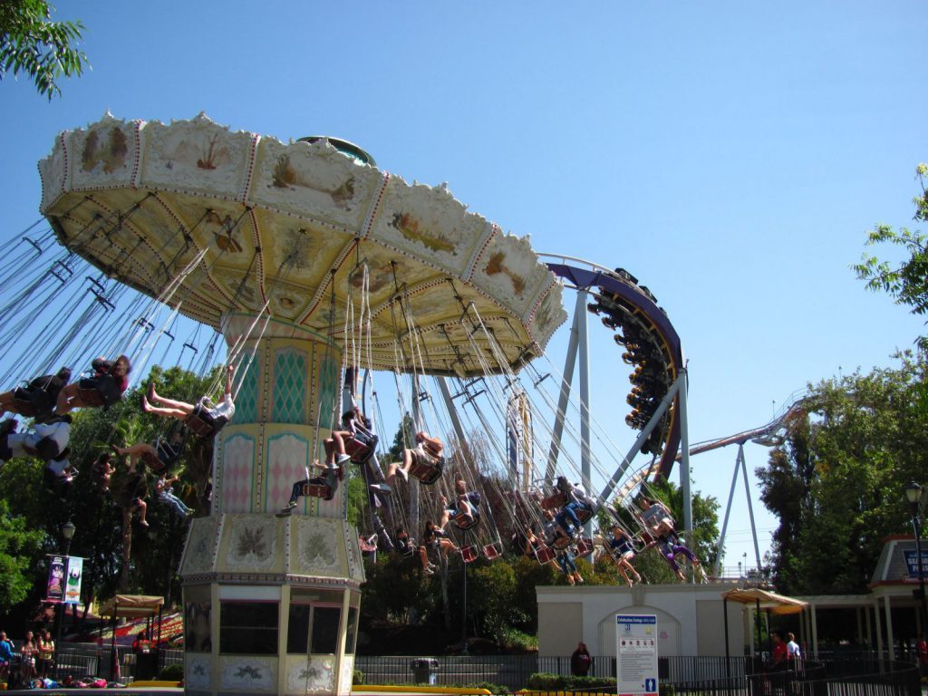 Studera utomlands i USA, plugga på Foothill College, Silicon Valley, Theme Park, California Great America, swings