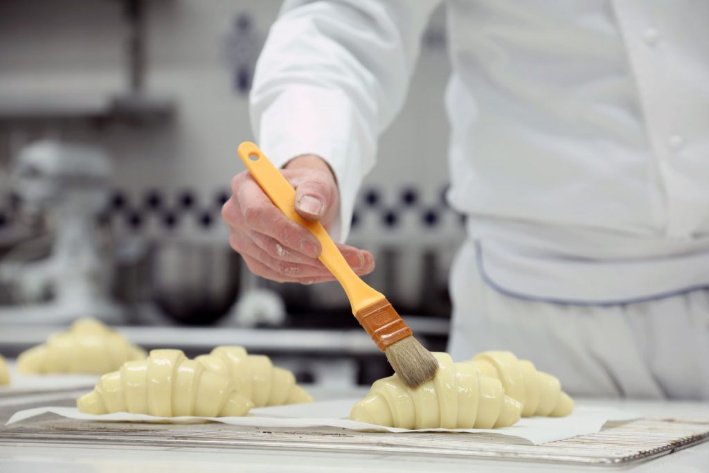 studera utomlands och bli kock på den världskända skolan Le Cordon Bleu, London.