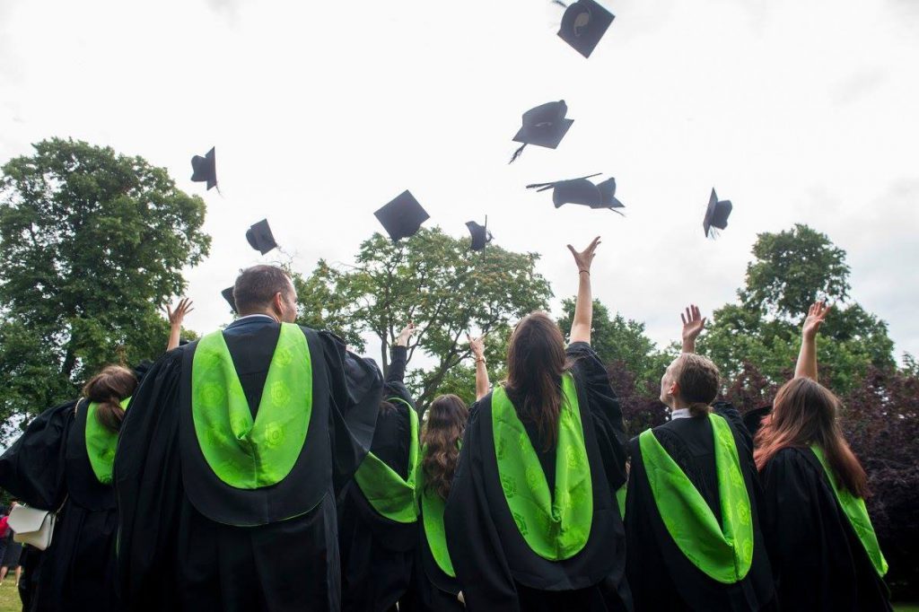 studera utomlands, stipendium utlandsstudier, examen, drömmar, lite ekonomi,