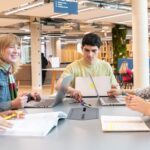 studenter som pluggar